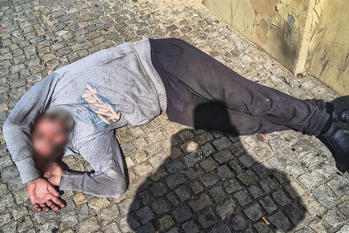 Mrtvý na chodníku? Tentokrát naštěstí ne…