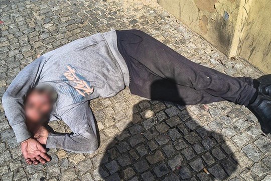 Mrtvý na chodníku? Tentokrát naštěstí ne…