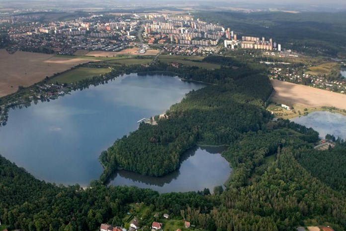 Vyhlášení výsledků fotografické soutěže se dnes koná na hrázi Velkého boleveckého rybníka