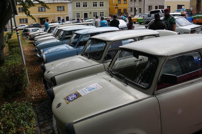 Majitelé veteránů se v sobotu vydali na tradiční podzimní výlet