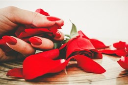 Hýčkejte své nehty ve třech krocích!