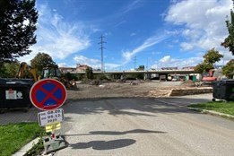 Konec volnému parkování pod mostem Generála Pattona. Město tam...