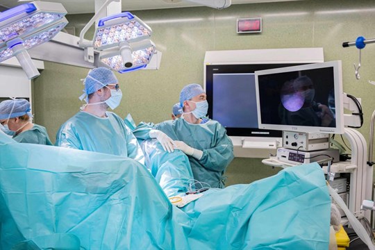 Urologové KNTB jako jedni z prvních v Česku implantovali umělý močový svěrač