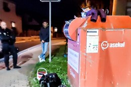 Nepovedený sběr elektroodpadu. Muž se ponořil pro kabely, vynořil...