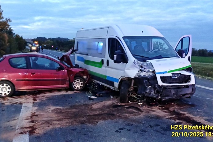 Silně opilá zfetovaná řidička vjela do protisměru proti dodávce. Malá holčička, kterou vezla, bojuje o život