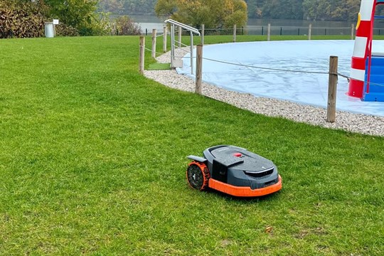 Trávník ve Škodalandu sekají roboti