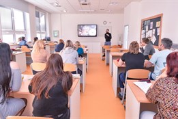 Učitelé základních škol v Plzni se chystají na změny ve známkování....