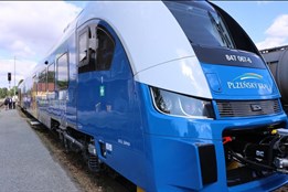 Krátí se šance využít krajskou slevu na jízdném: studenti a senioři...