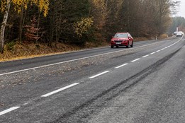 Řidiči se po devíti měsících vrátili na opravenou silnici z Rokycan...
