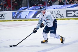 Zámorskému pomohla ke gólu výměna hokejky, na konci ale slavili...