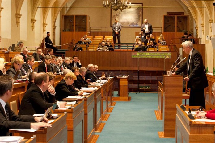 O senátorské křeslo se v Plzni utkají Aschenbrenner (ODS) s Kůsem (Piráti)