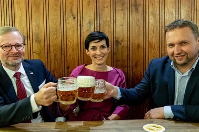 Volby ukázaly strmý pád ČSSD a ODS: Kýve se pod Hamáčkem a Fialou židle?