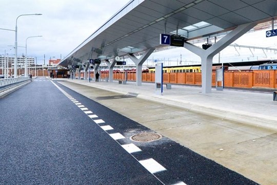 Plzeň chce místo bývalé pošty u nádraží postavit autobusový terminál