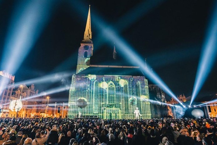Plzeň chystá mimořádnou podívanou. Město ožije světelnou show, akrobaty i hudbou
