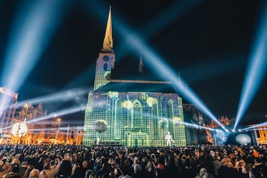 Plzeň chystá mimořádnou podívanou. Město ožije světelnou show, akrobaty i hudbou