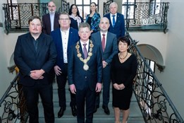 Emoce chladnou? Je třeba jednat v klidu, zní po turbulentním týdnu...