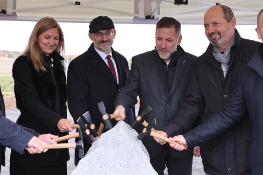 Začala stavba přípojky, která odvede auta z Rokycan