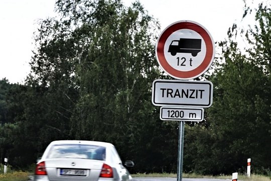 Obec u česko-německých hranic chce omezit těžkou tranzitní dopravu nad 12 tun