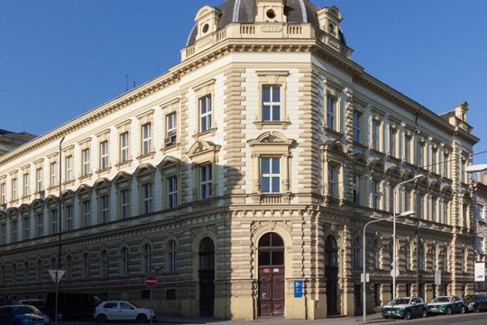 Studenti z univerzity v Plzni u soudu s bývalým děkanem přiznali vyšší stipendia