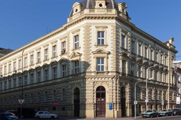 Studenti z univerzity v Plzni u soudu s bývalým děkanem přiznali...