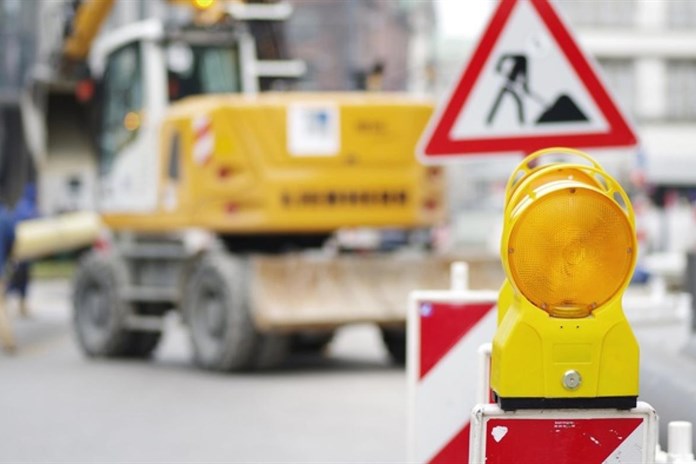 Oprava vozovky na Karlovarské částečně omezí dopravu z centra na Košutku