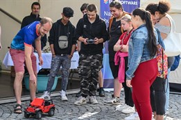 Roboti, drony ve vzduchu i kamion plný techniky. Festival Inovujeme...