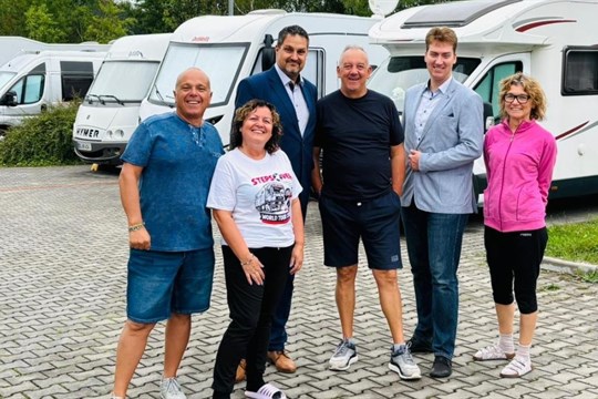 Karavanová stání u Škodalandu se těší oblibě