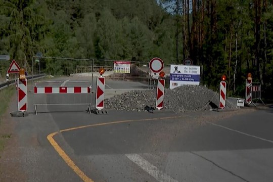 Zakonzervované mosty u Kfel už opravuje nová firma, provoz je stále kyvadlový
