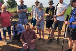 Archeologové ze ZČU našli pod Řípem mohylu pravěké ženy