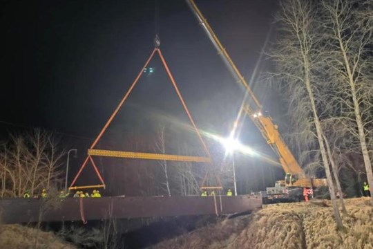 Domažlice zdemolovaly lávku a akvadukt na Hadrovci: Byla napadena dřevokaznou houbou