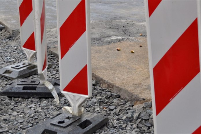 Komplikace pro řidiče. Kvůli rekonstrukci se zcela uzavřela část Nerudovy ulice