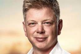 Komentář Pavla Šindeláře: Raději bych oslavy ještě na nějaký čas...