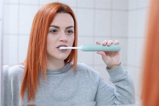 Jak zdravě vybělit zuby? Tahle přírodní cesta funguje!