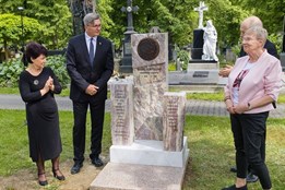 Plzeň zřídila čestný hrob sochařky, medailérky a čestné občanky...