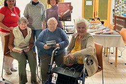 Darujte knihám druhý život. Západočeská univerzita sbírá četbu pro klienty s demencí