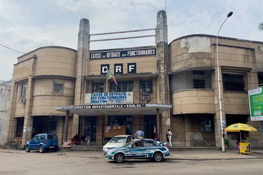 Linda Piknerová: Africká ropa a evropská superauta aneb prezidentem v Kongu navždy