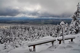 YouTuber vyrazil na dvoudenní zimní trek přes Brdy. Hory ho pořádně vytrestaly