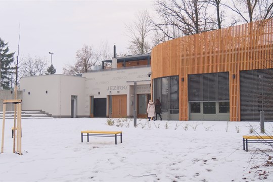 U Košuteckého jezírka v Plzni vyrostla zajímavá stavba