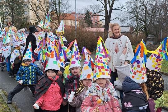Rokycany ovládnou masky: Mateřská škola Pohádka zve na tradiční masopustní průvod 