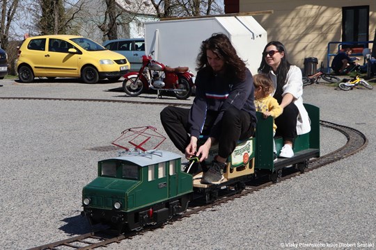 Železniční víkend ve Starém Plzenci: Historické lokomotivy, důlní vláčky i jízda drezínou