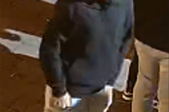 Policie pátrá po útočnících z Divadelní ulice. Pomoci mohou svědci i veřejnost