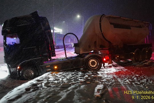 Na západě Čech opět mírně sněží, hlavně na horách jsou silnice pod sněhem