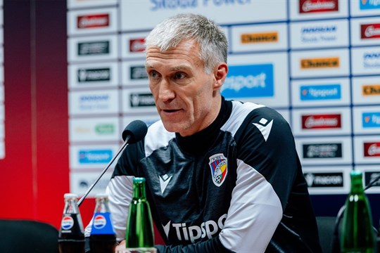 Hyský smekal před týmem klobouk, Červ skončil v nemocnici s otřesem mozku