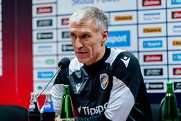 Hyský smekal před týmem klobouk, Červ skončil v nemocnici s otřesem mozku