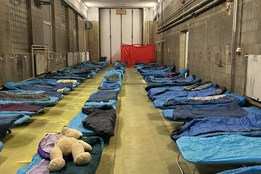 Lidé bez domova nezůstanou v mrazu venku, Plzeň znovu otevírá nouzové centrum