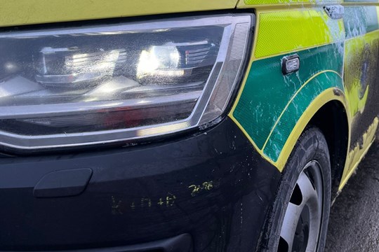 Tři králové přivolali pomoc ženě s mrtvicí. Záchranářům nechali na sanitce vzkaz