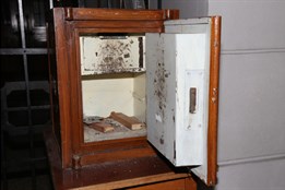 Zloděje v plzeňském kostele prozradil zvon. Na policii se nakonec přihlásil sám