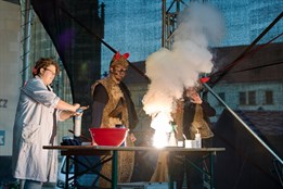 Náměstí plné Mikulášů, čertů a andělů. Zapíše se Plzeň do rekordních statistik?