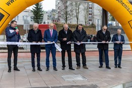 V Klatovech otevřeli nový přestupní terminál mezi vlaky a autobusy