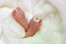 První dítě v novém roce se v kraji narodilo sedm minut po půlnoci